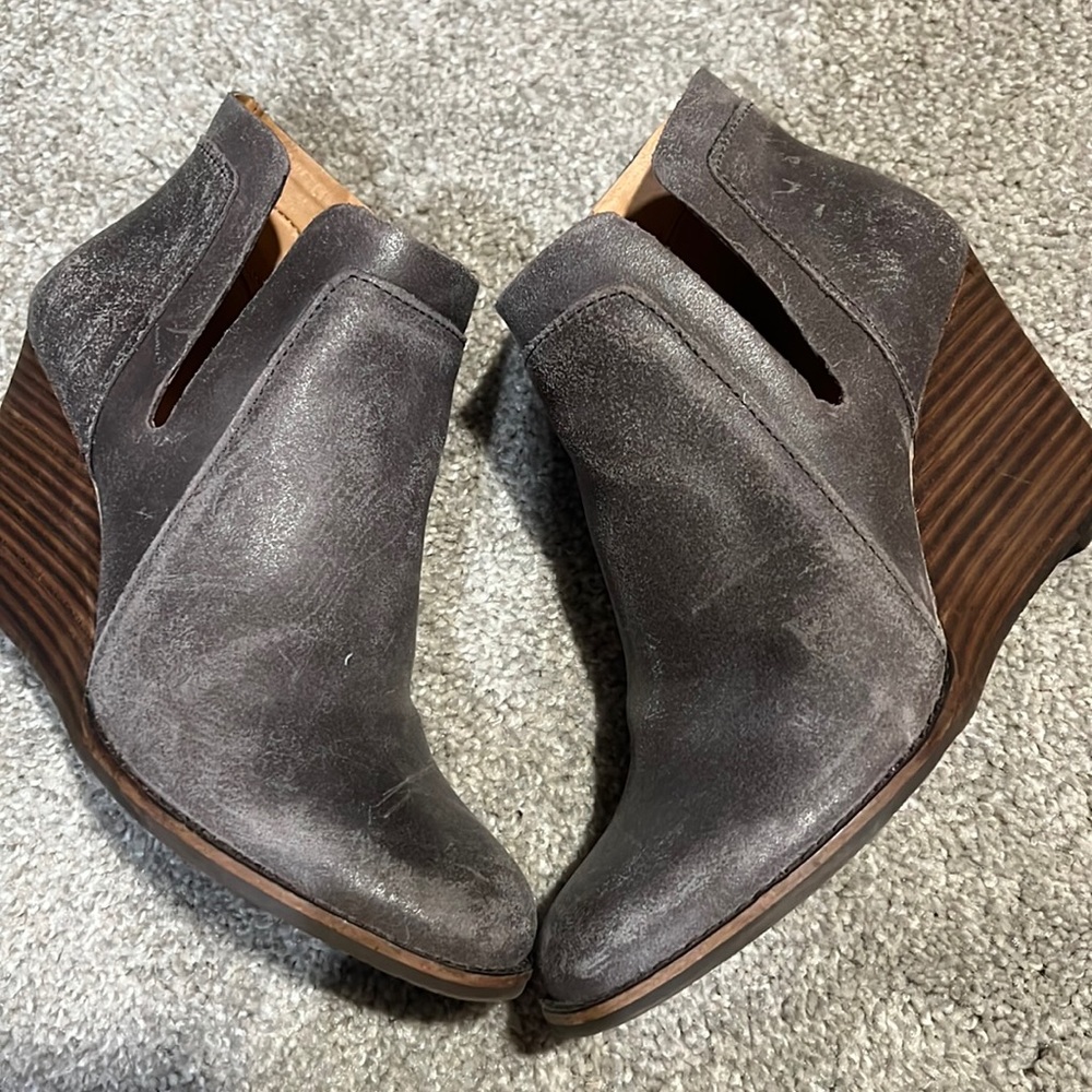 Like new Lucky wedge booties